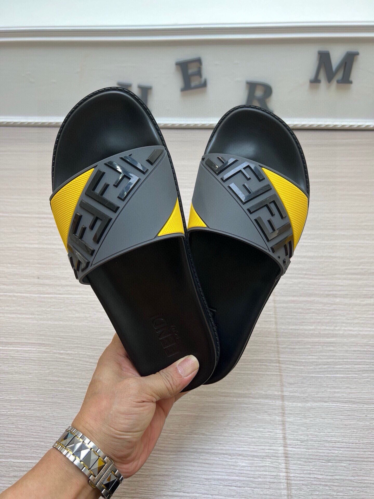 535ZF284ZDE Stylish Slippers