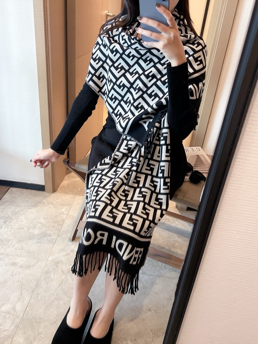 185ZF12WDE Stylish Winter Scarves