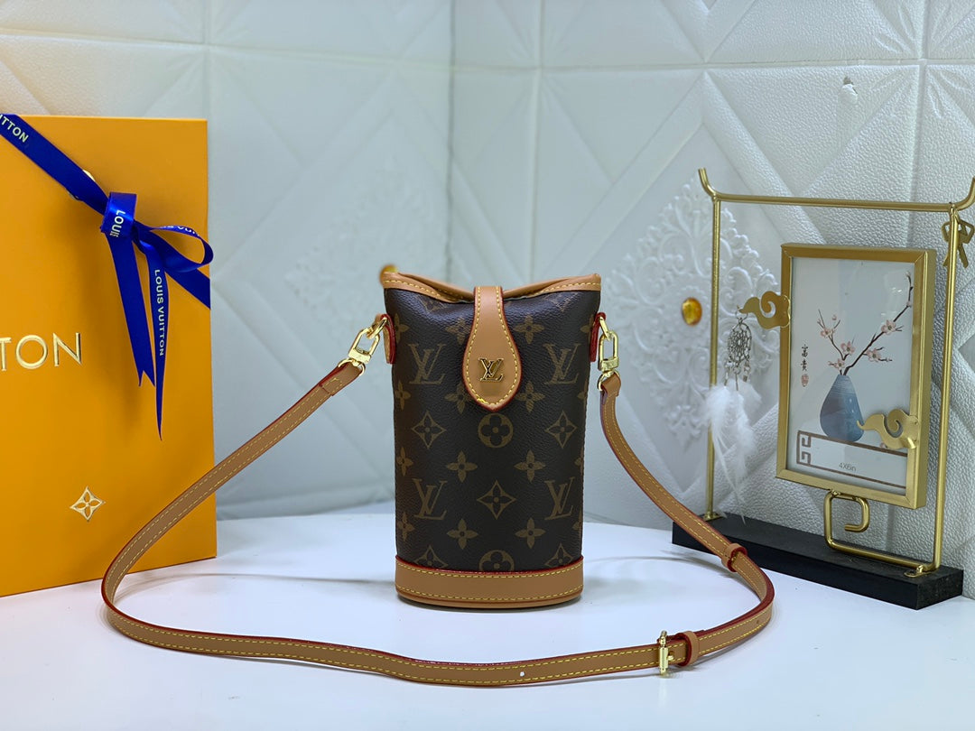 2WE48BDE Stylish leather bag