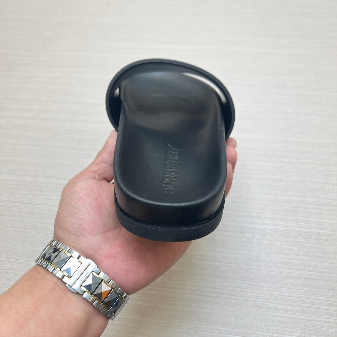 54R119ZDE Stylish slippers