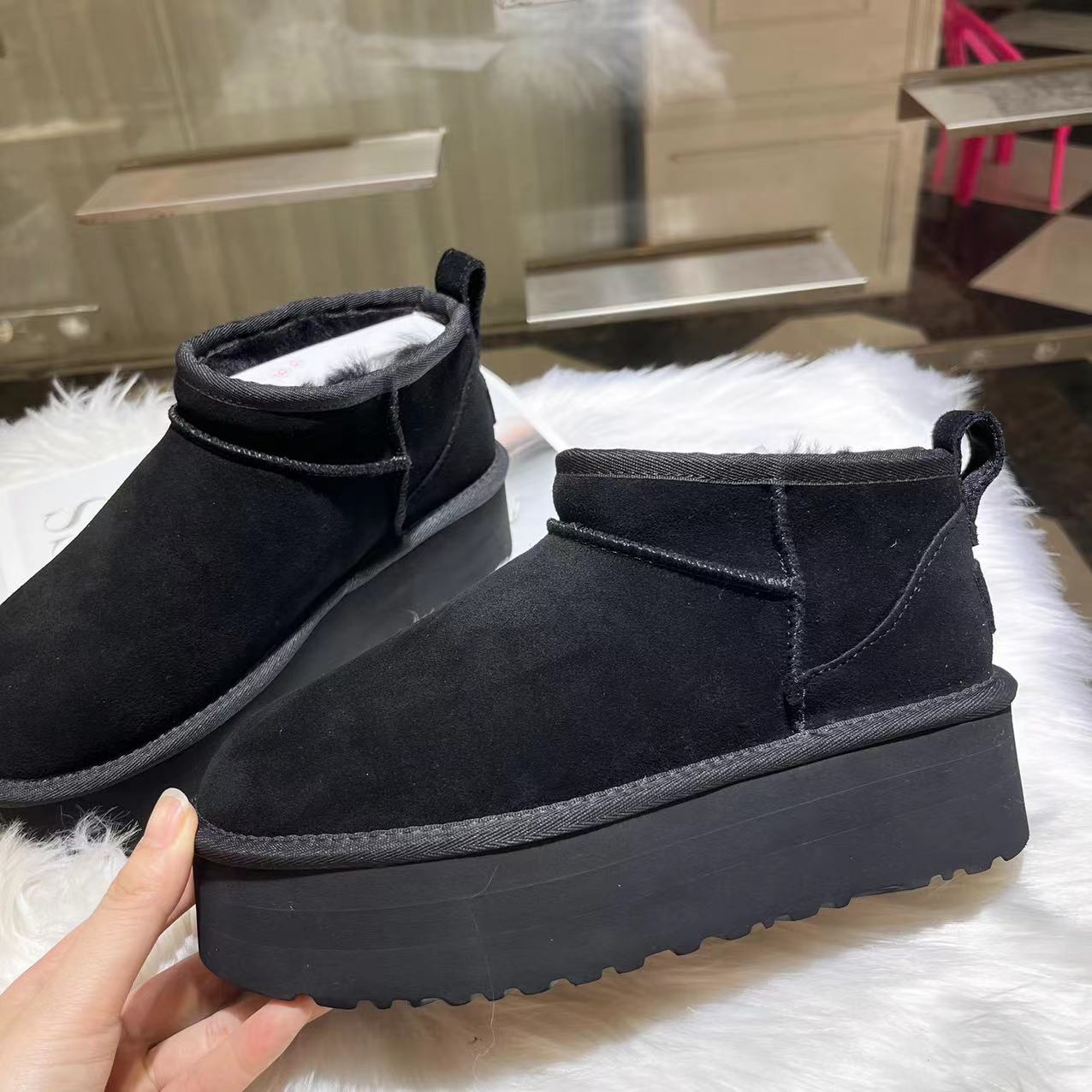 2YA96ZDE Stylish snow boots