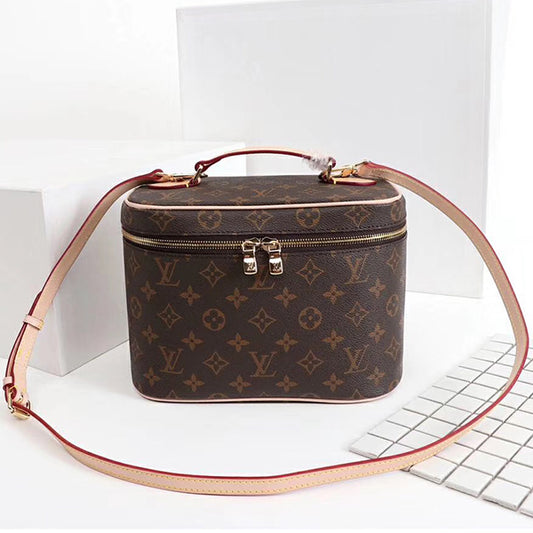 1E104BDE Stylish leather bag 