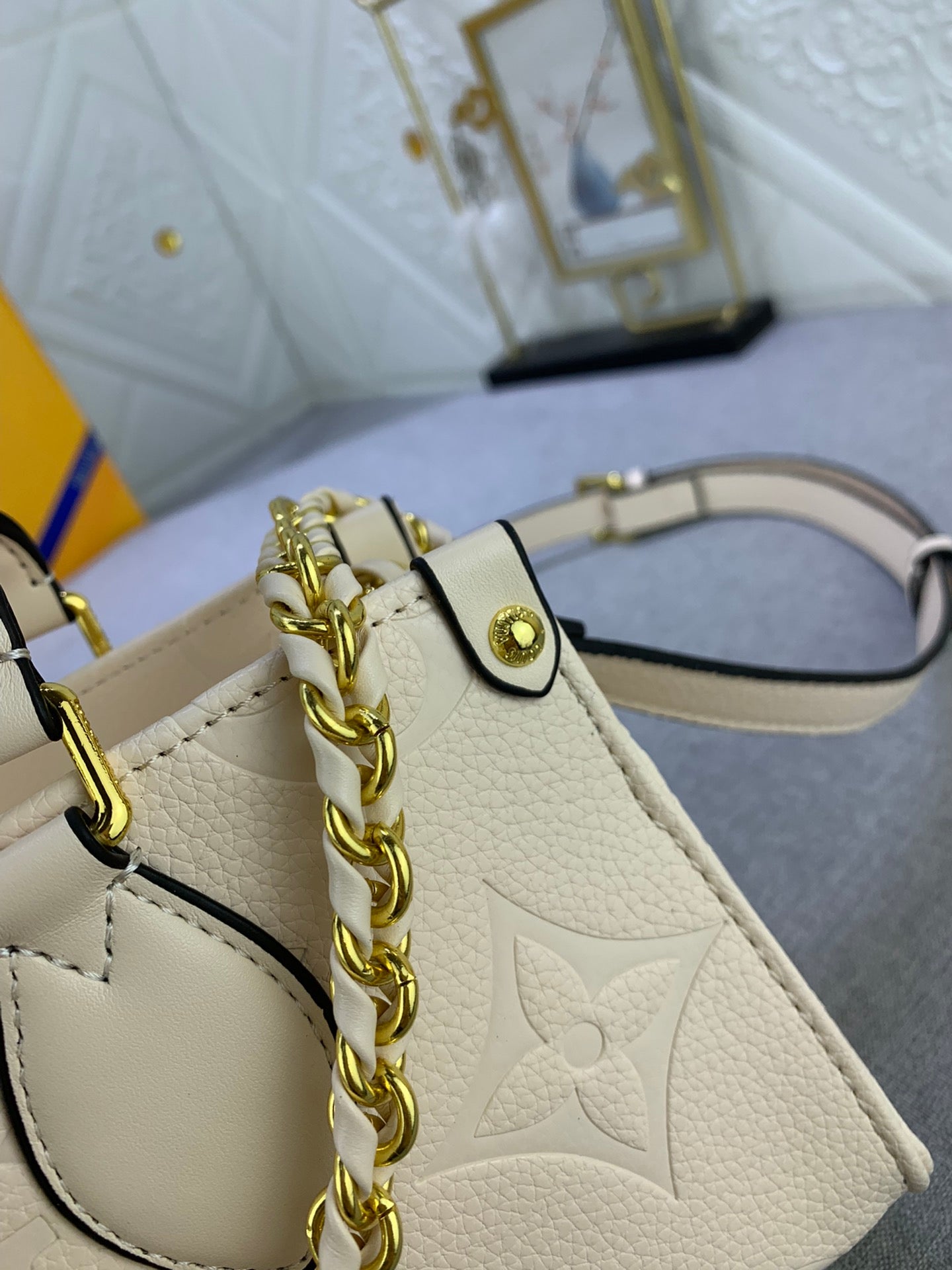 2XE320BDE Stylish leather bag 