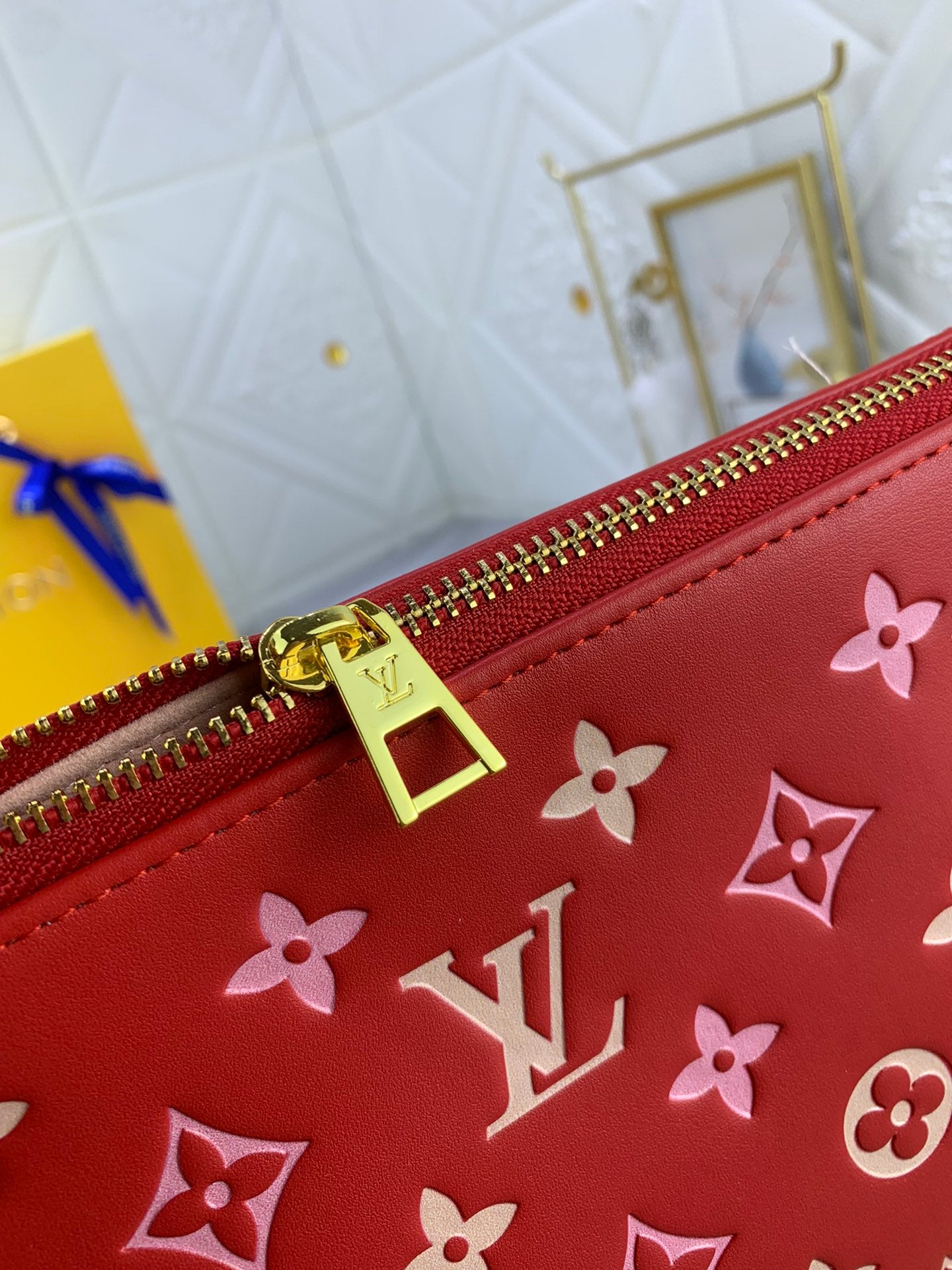 2XE39BDE Stylish leather bag 