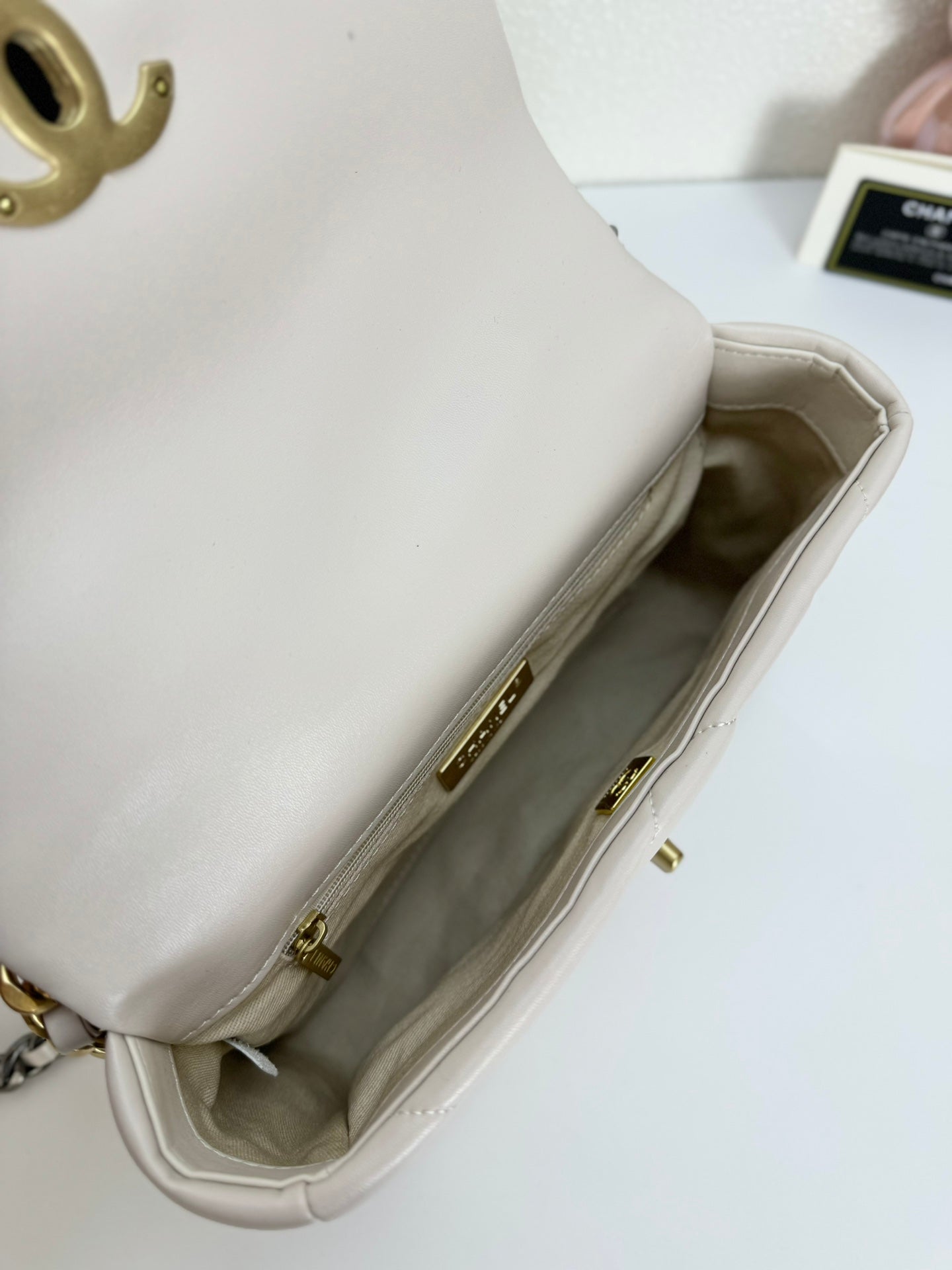 1WC85BDE Stylish leather bag