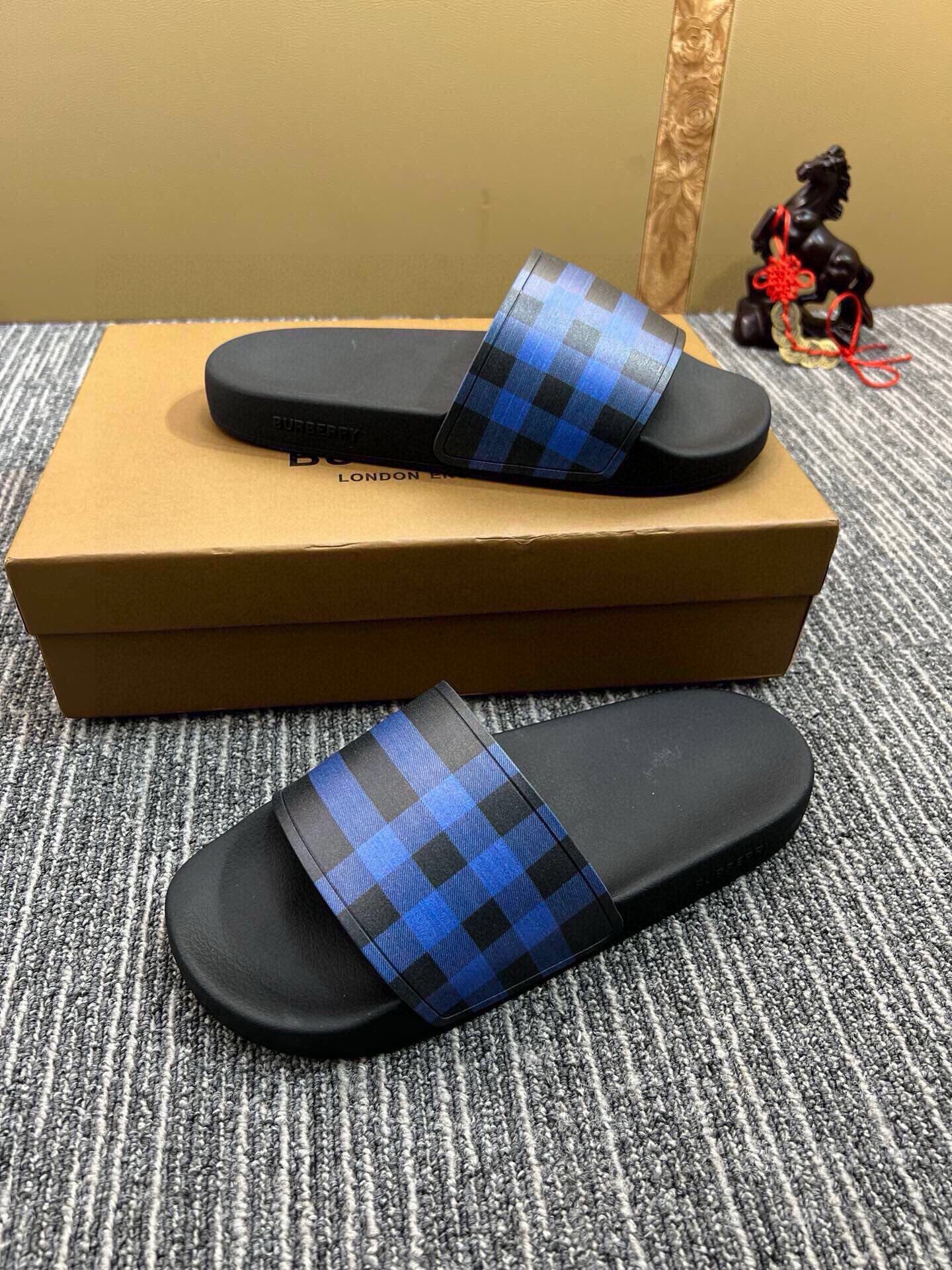 535ZR259ZDE Stylish Slippers