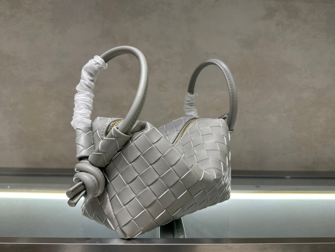 1XA84BDE Stylish leather bag