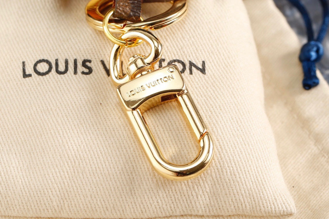 3RE14ADE Stylish key closure