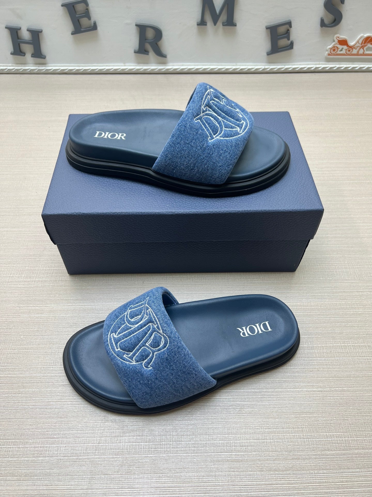 54D168ZDE Stylish leather slippers