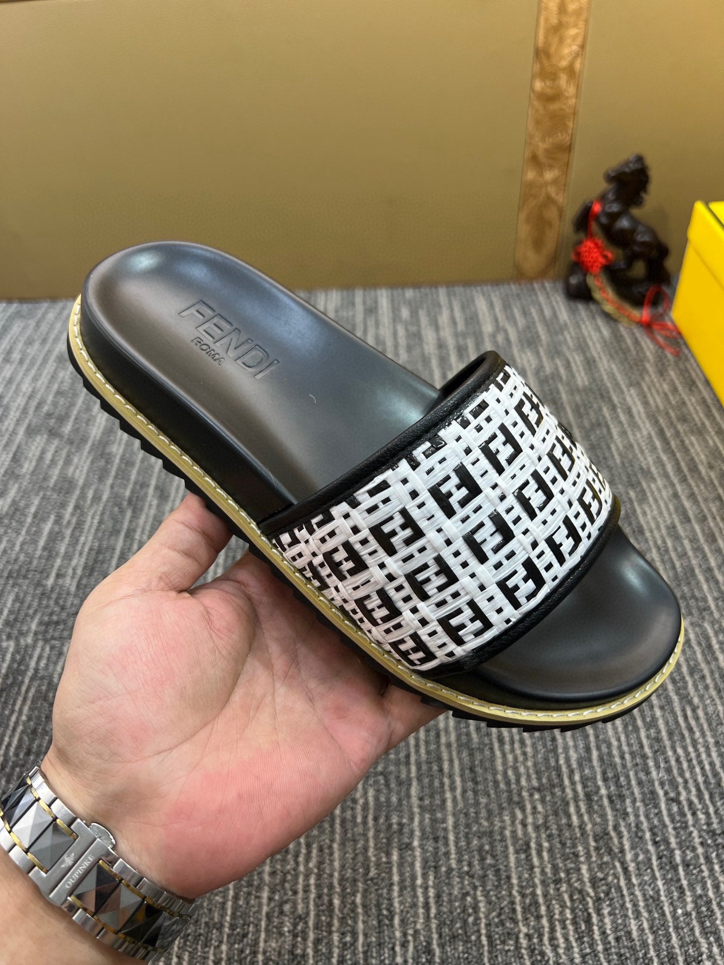5XF104ZDE Stylish Slippers