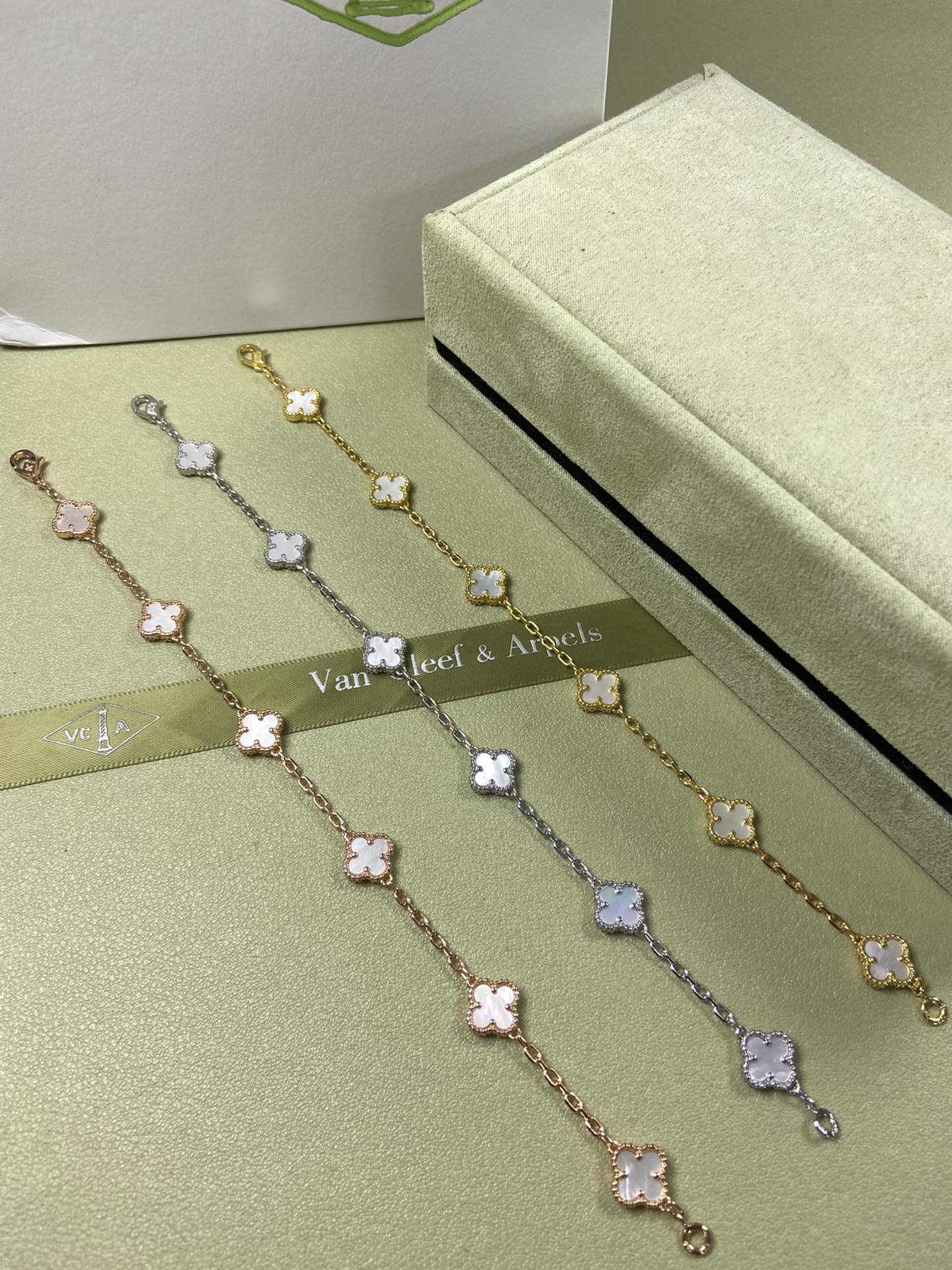 5XVA183KDE Stylishbracelets 6 flowers mini size 0.9cm flower