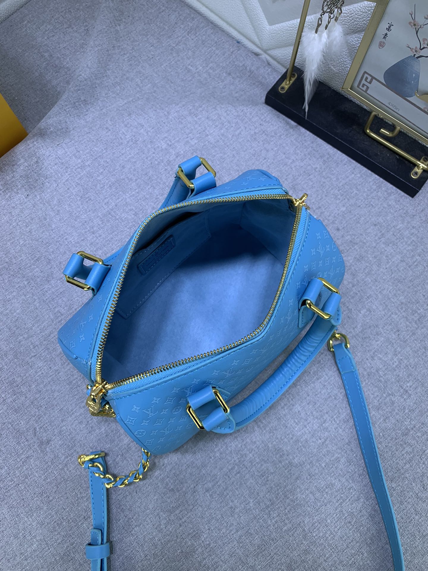 1XE143BDE Stylish leather bag 