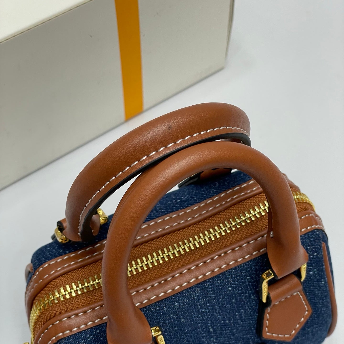 155NN27BDE Stylish leather bag