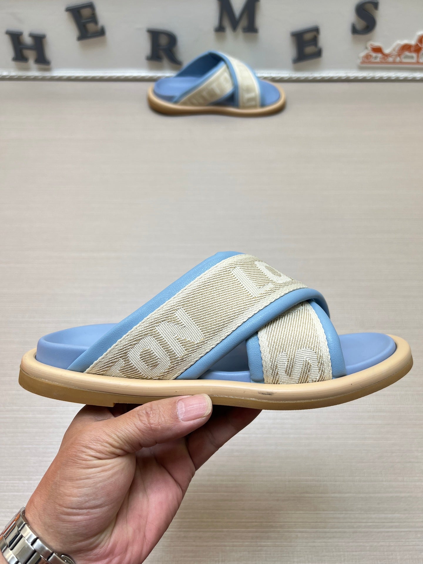 535ZE270ZDE Stylish Slippers