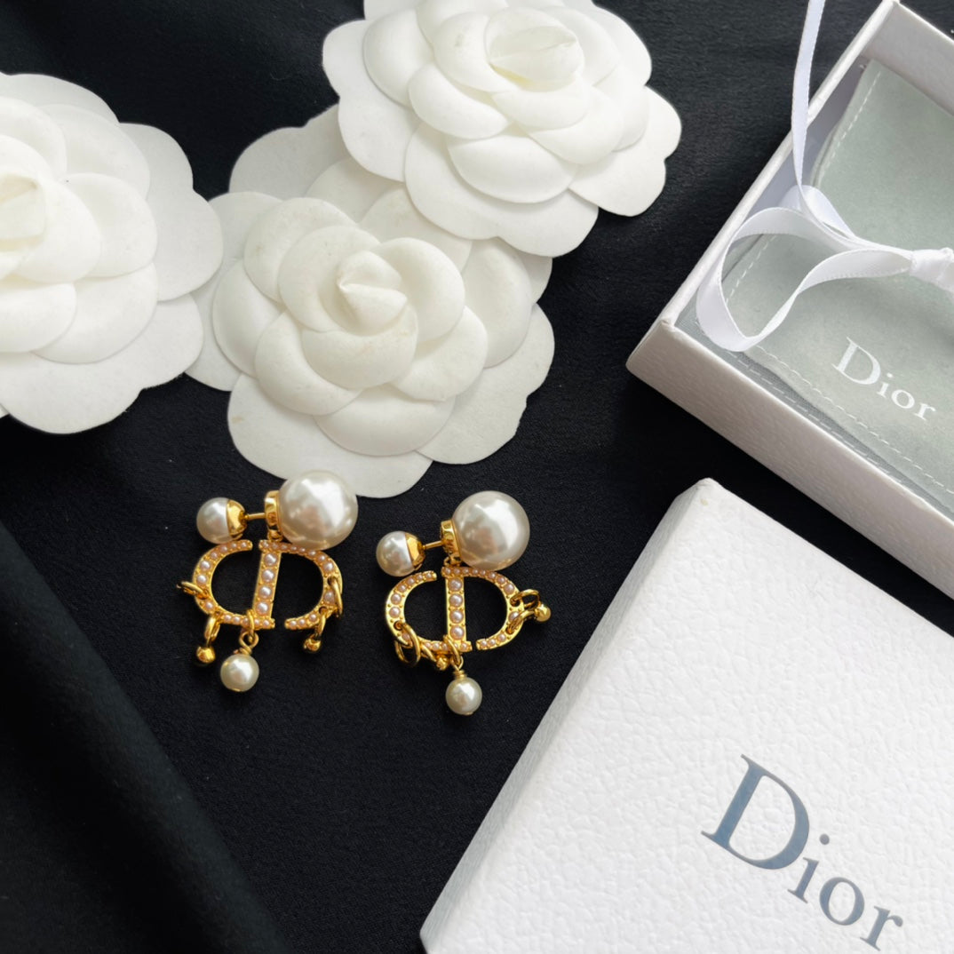 14D220EDE Stylish Earrings