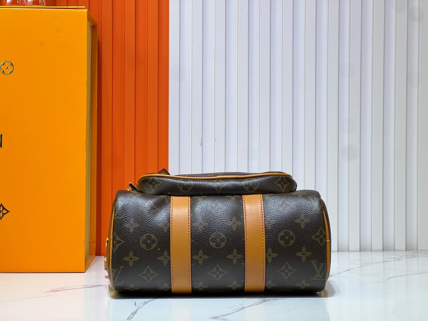 2WE39BDE Stylish leather bag