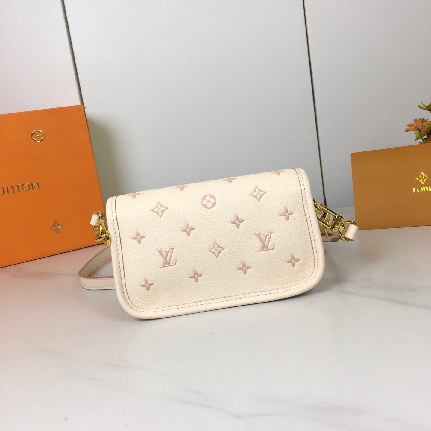 175NE8BDE Stylish leather bag