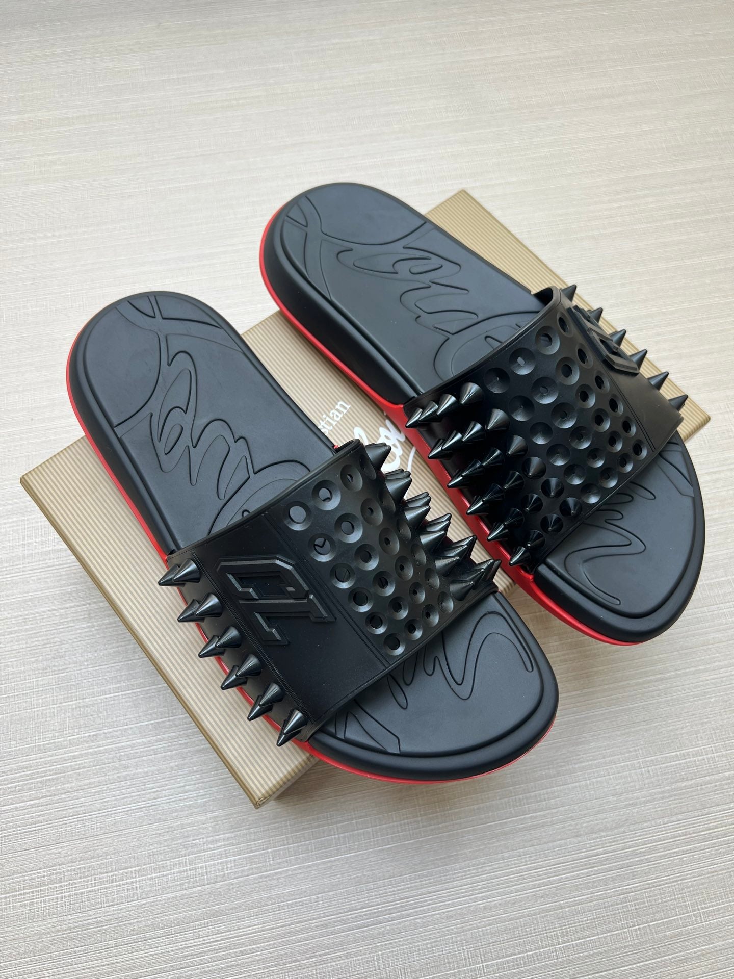 54A18ZDE Stylish slippers