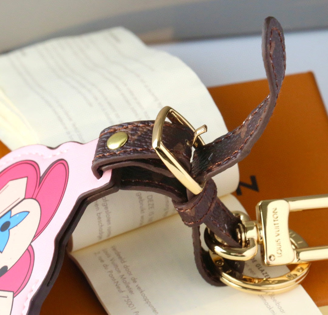 3RE23ADE Stylish key closure