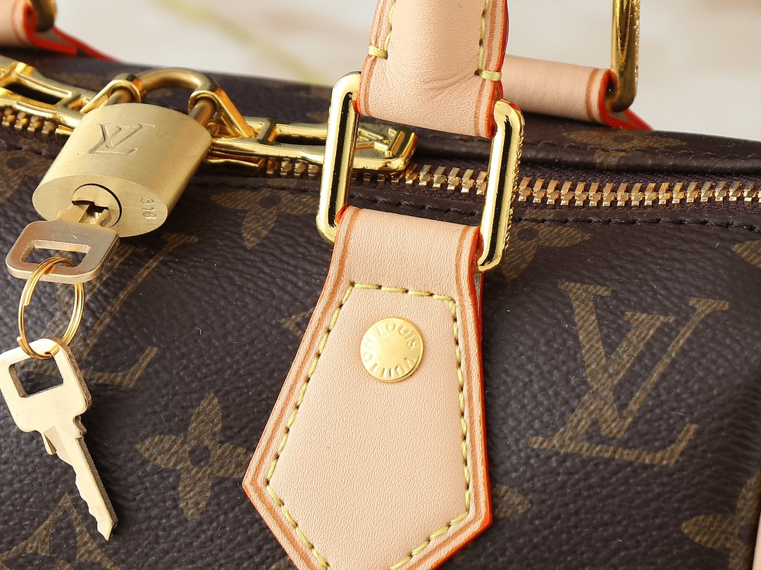 155NE72BDE Stylish leather bag