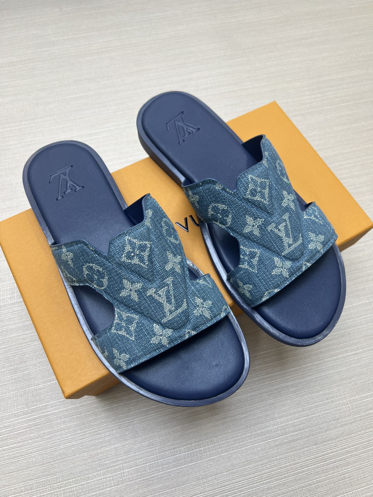 54E22ZDE Stylish slippers