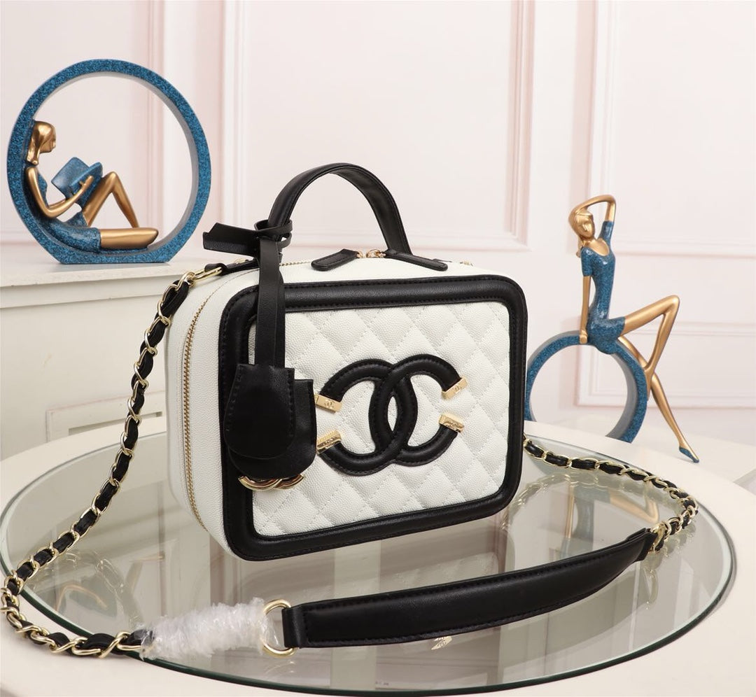 165NC124BDE Stylish leather bag