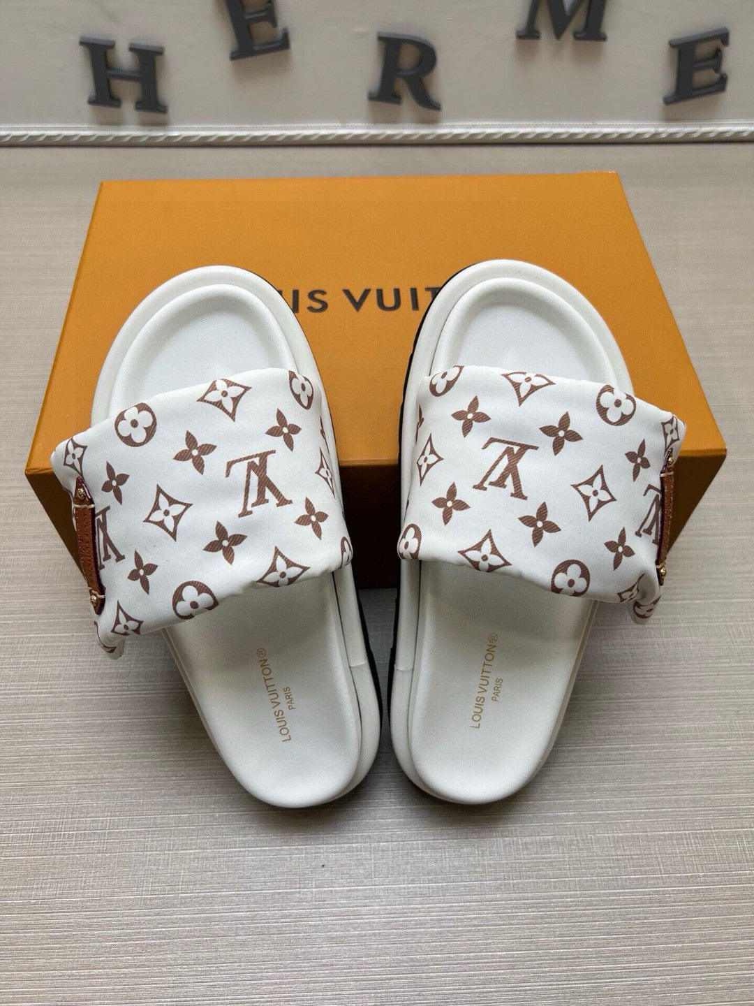 5QE9ZDE Stylish Slippers