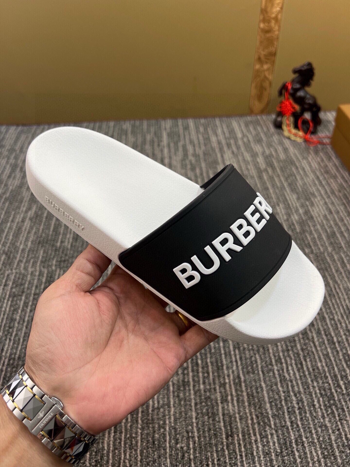 535ZR256ZDE Stylish Slippers