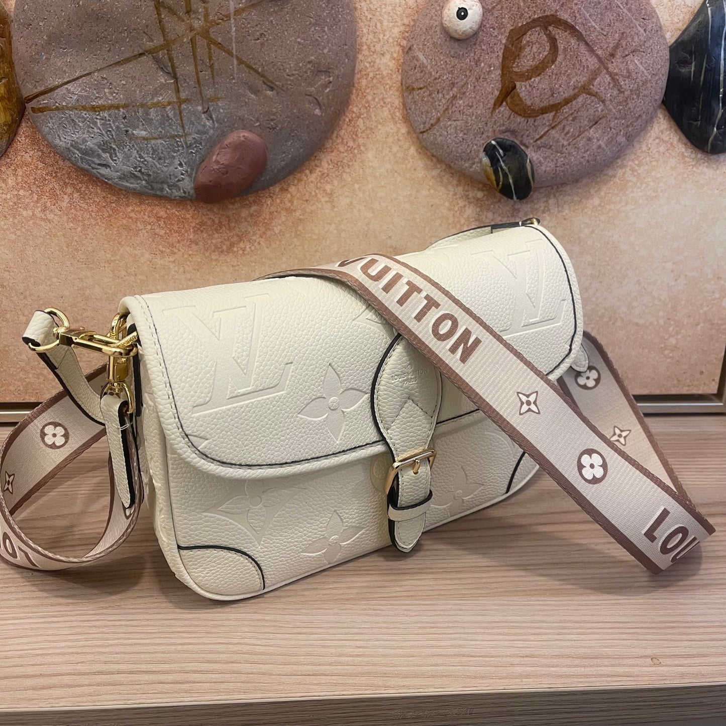 2XE028BDE Stylish leather bag 