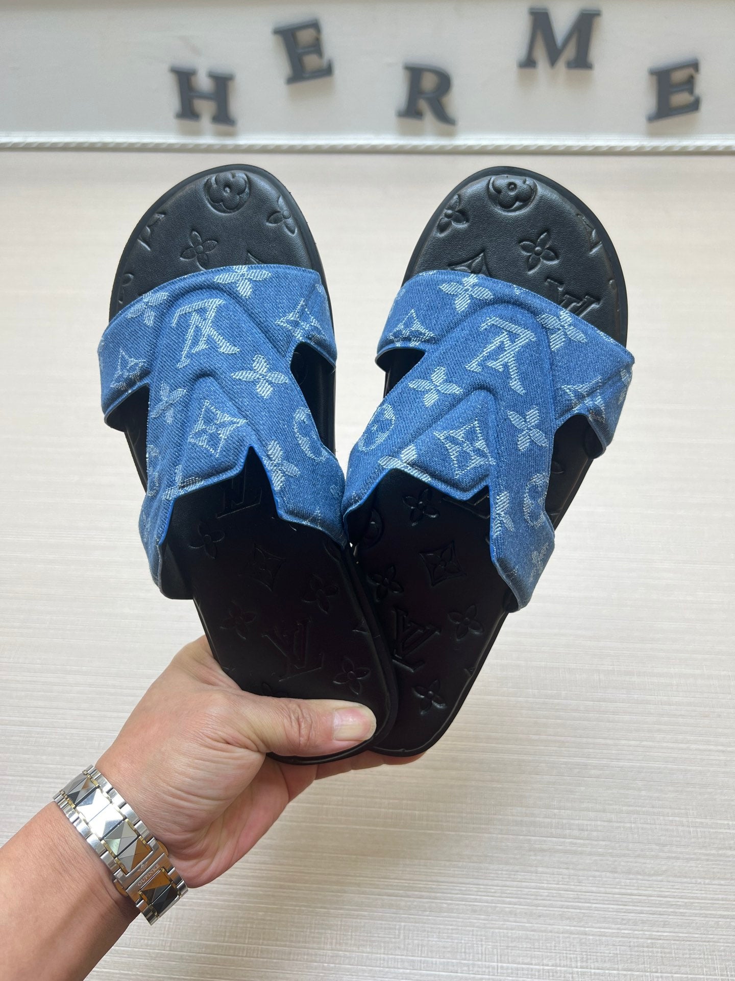 54E28ZDE Stylish slippers