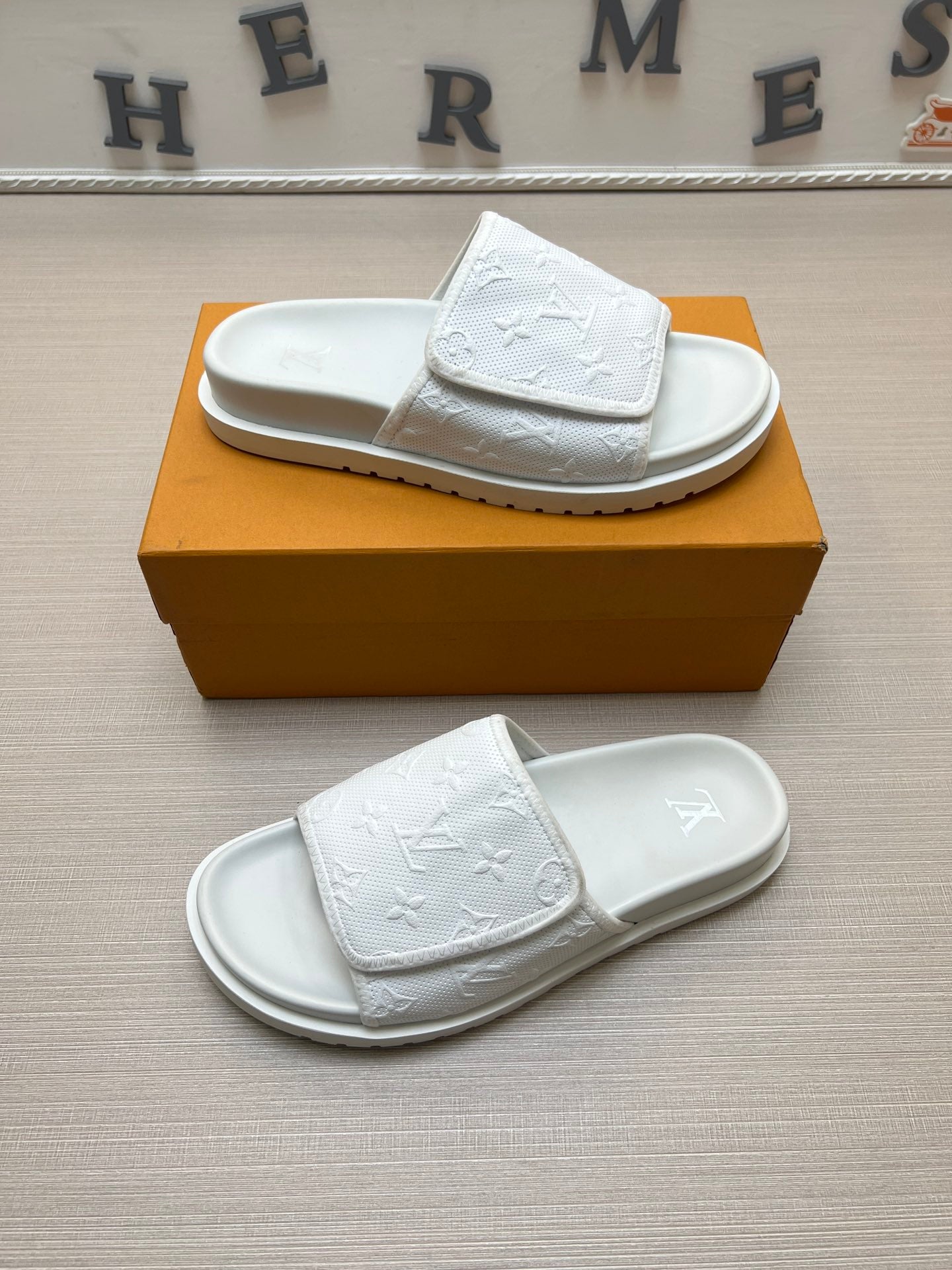 54E112ZDE Stylish slippers