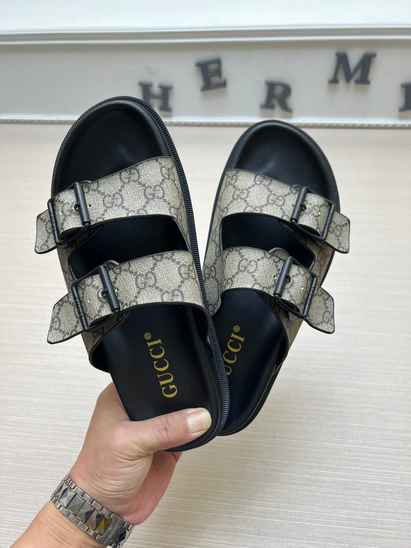 54B90ZDE Stylish slippers