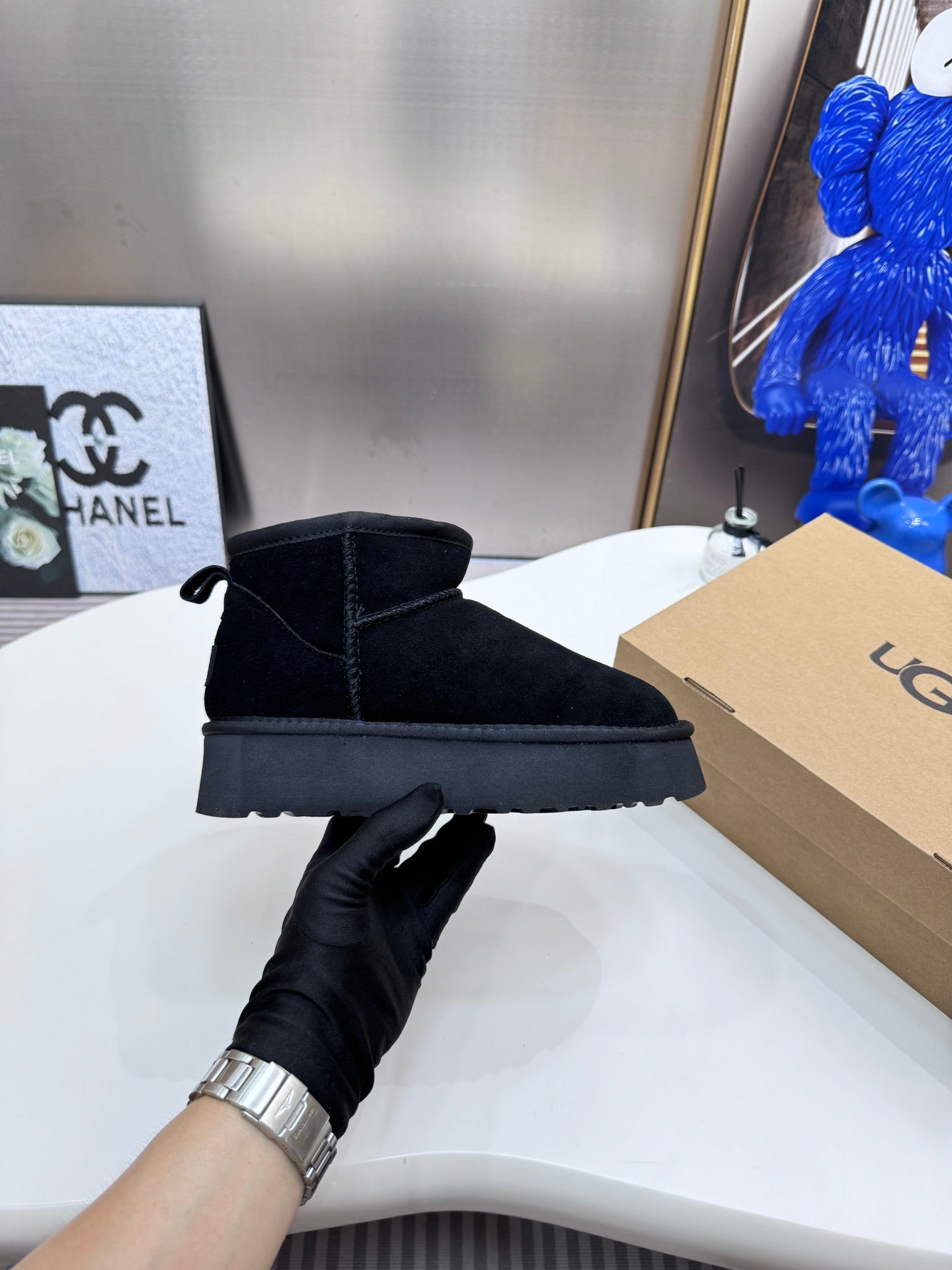 1LU9ZDE Stylish snow boots