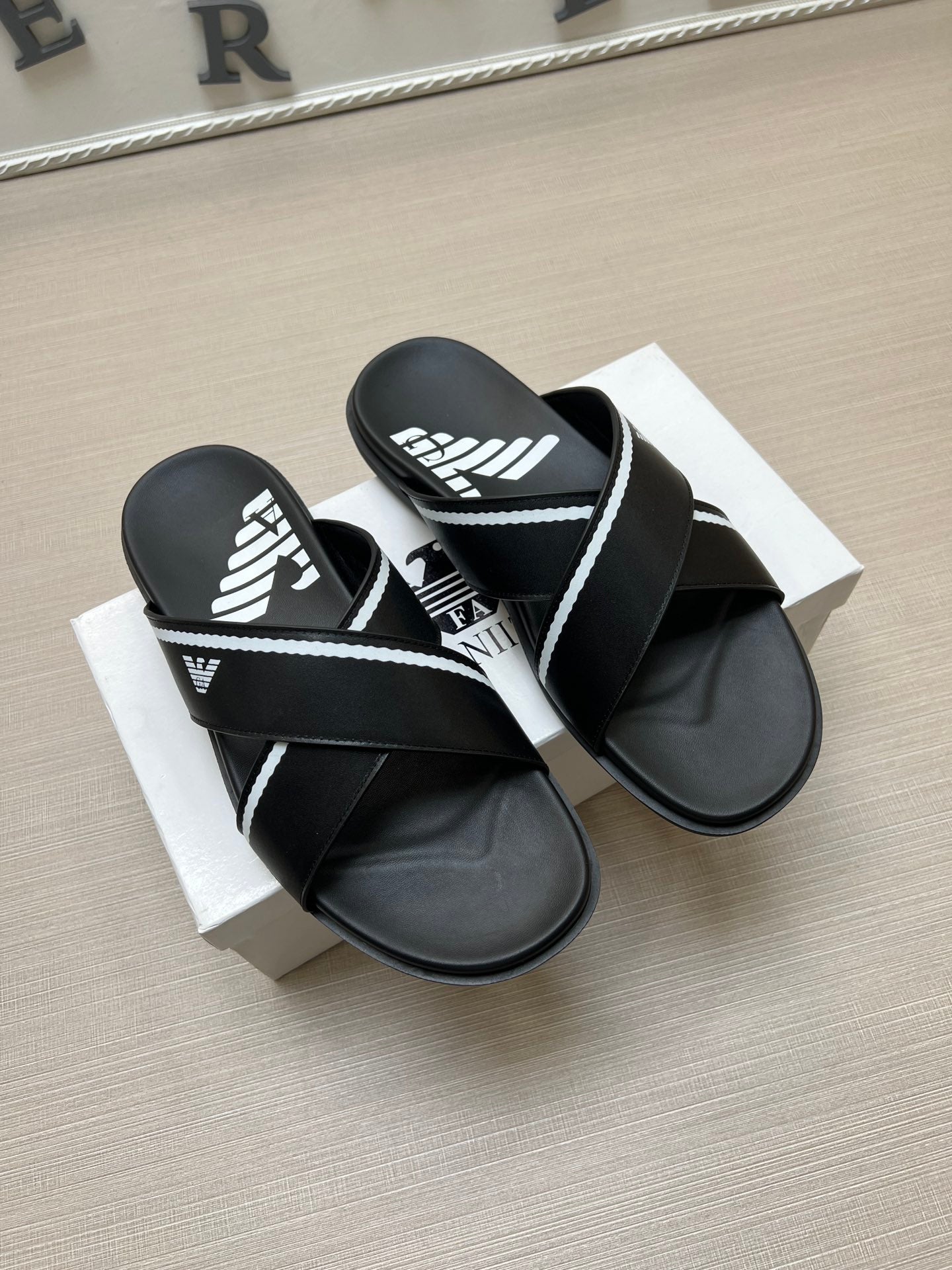 54A102ZDE Stylish slippers