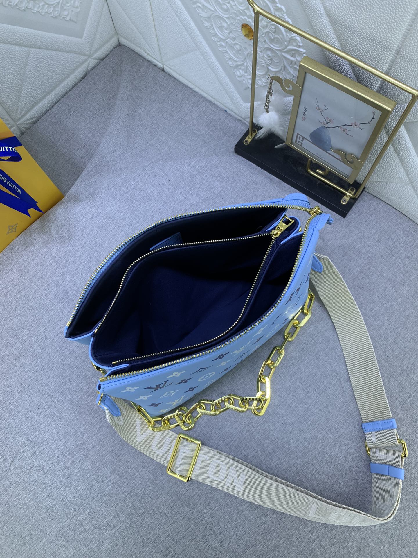 2XE39BDE Stylish leather bag 