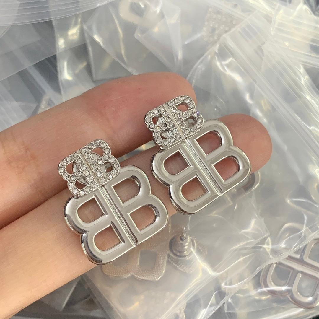84J12EDE Stylish Earrings