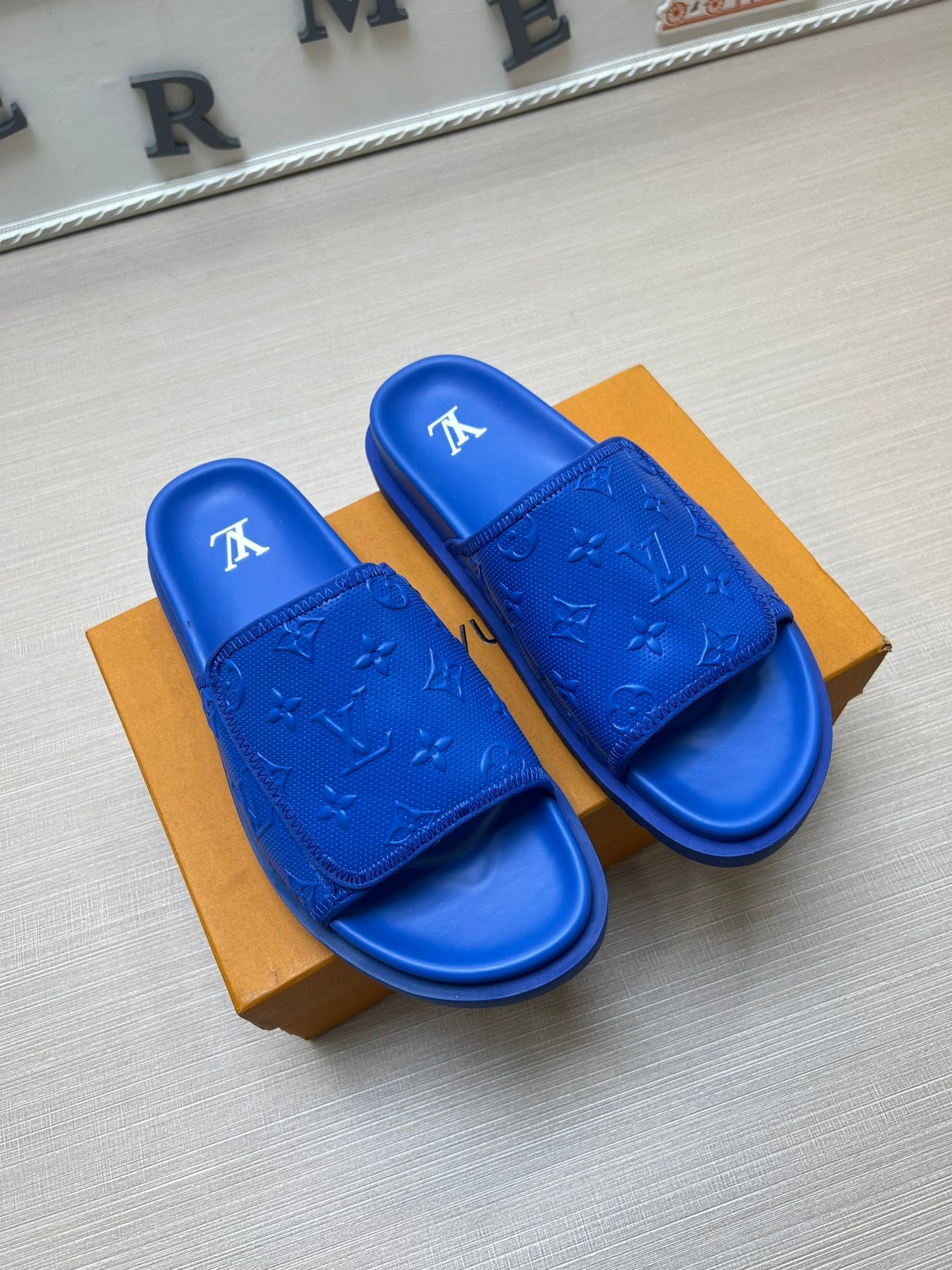 54E112ZDE Stylish slippers