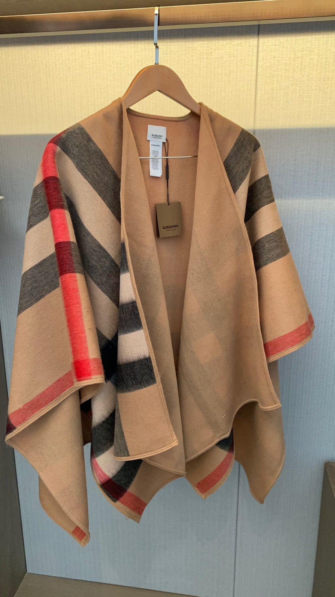 185ZR52WDE Stylish cape
