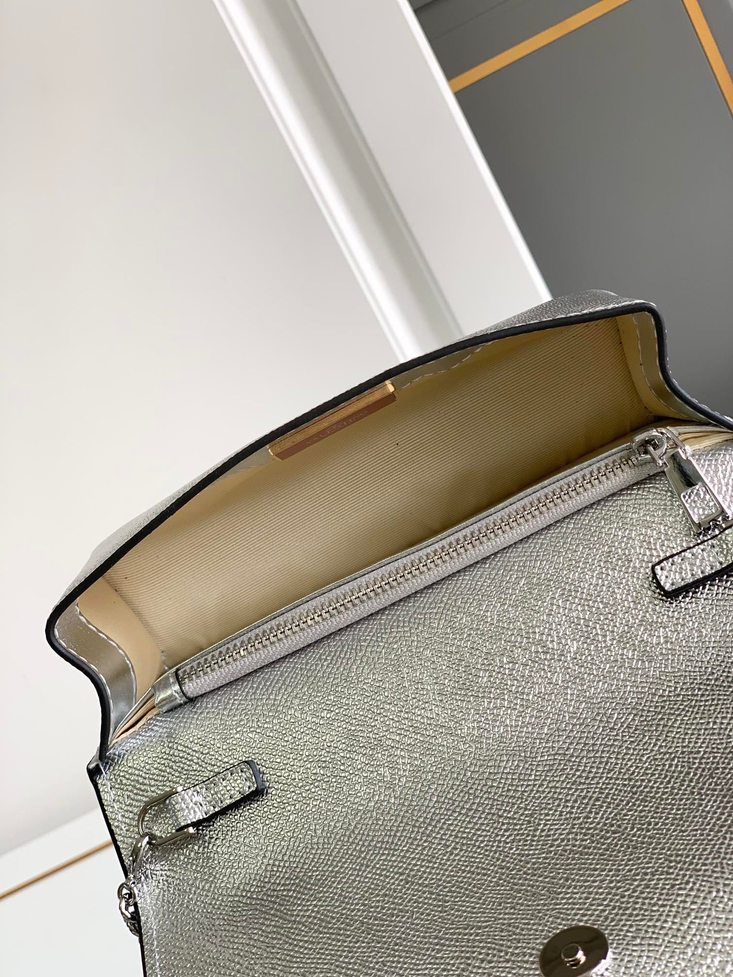 1XVL272BDE Stylish leather bag 