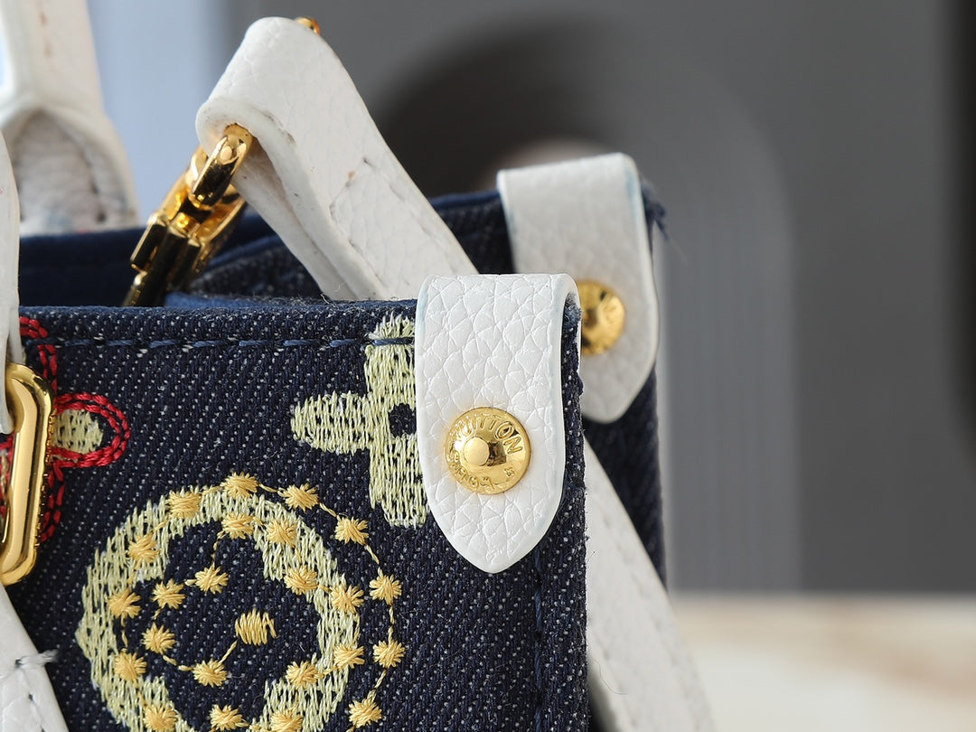 15RE22BDE Stylish genuine leather embroidered bag