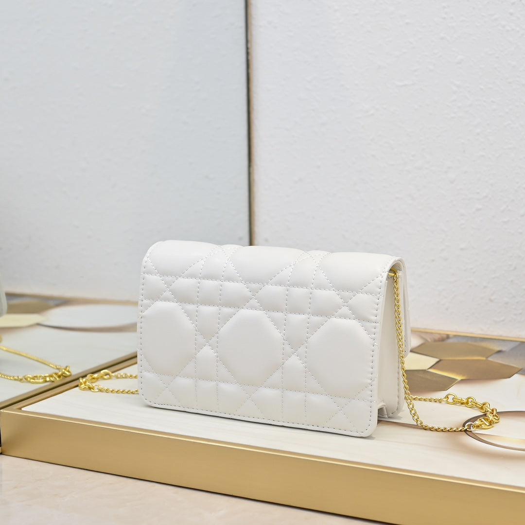 2WD2BDE Stylish leather bag