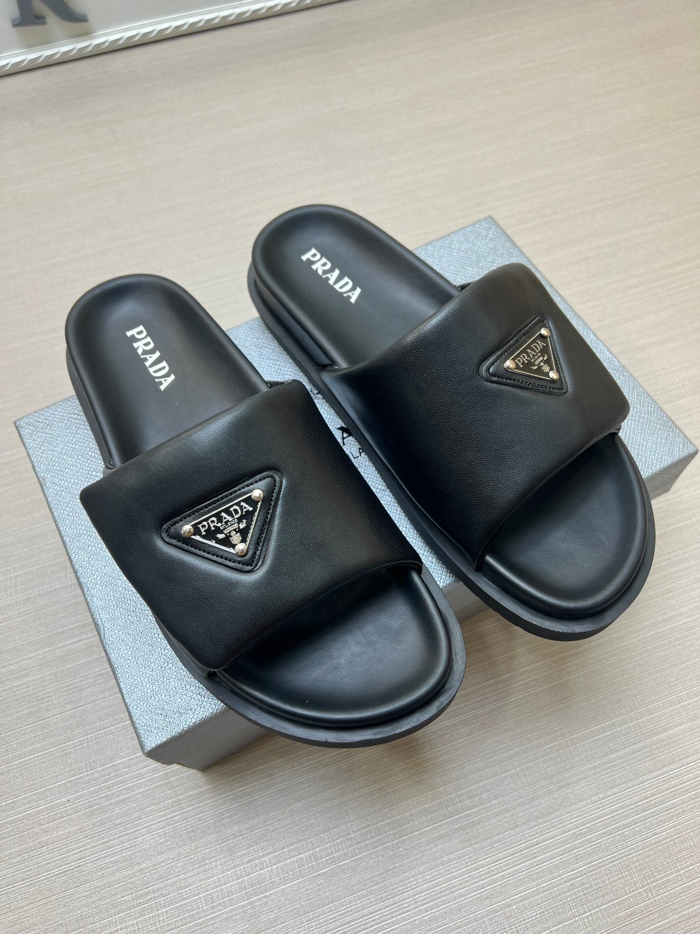 54PD4ZDE Stylish slippers