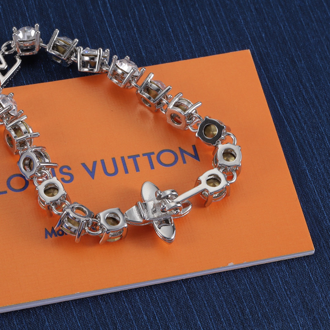 14E558KDE Stylish Bracelets