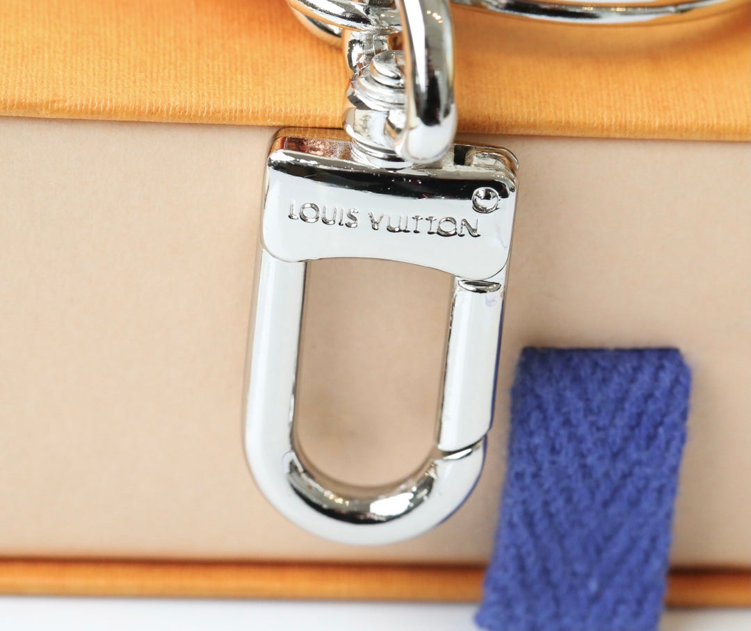 14E67ADE Stylish key closure
