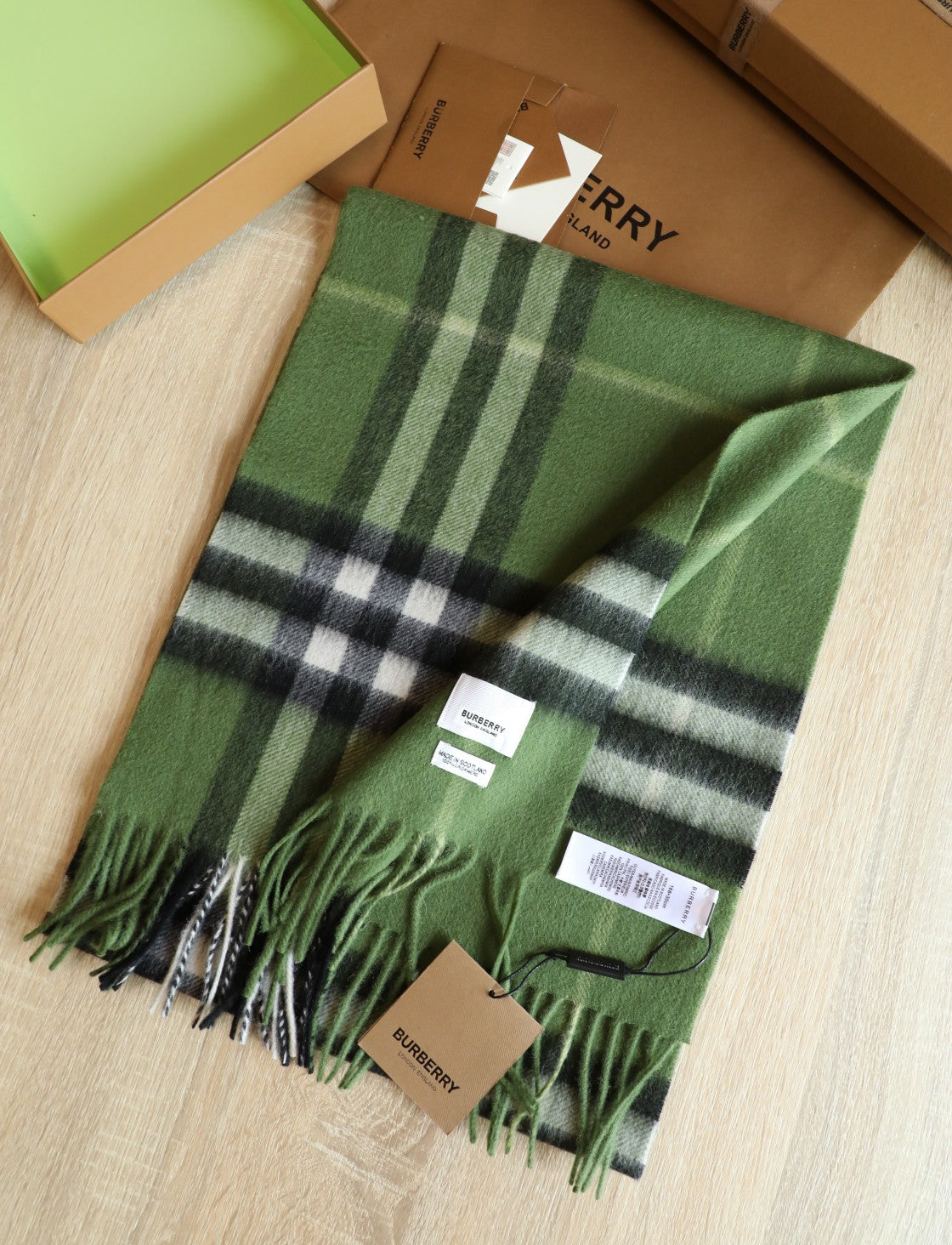 185ZR1WDE Stylish Winter Scarves