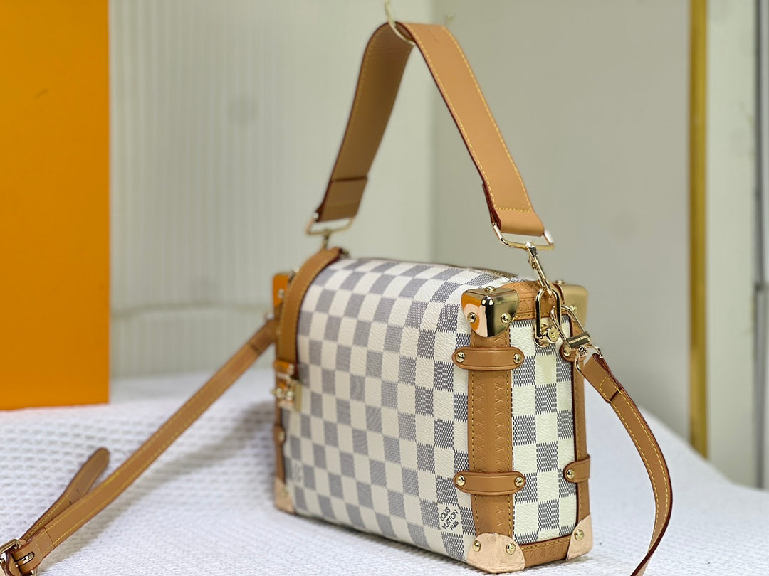 155NE18BDE Stylish leather bag