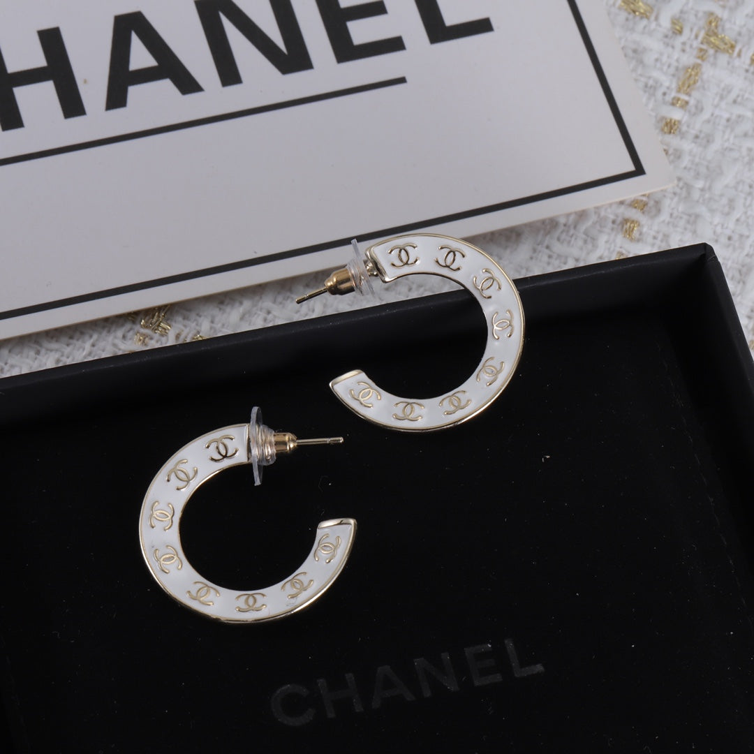 14C9EDE Stylish Earrings