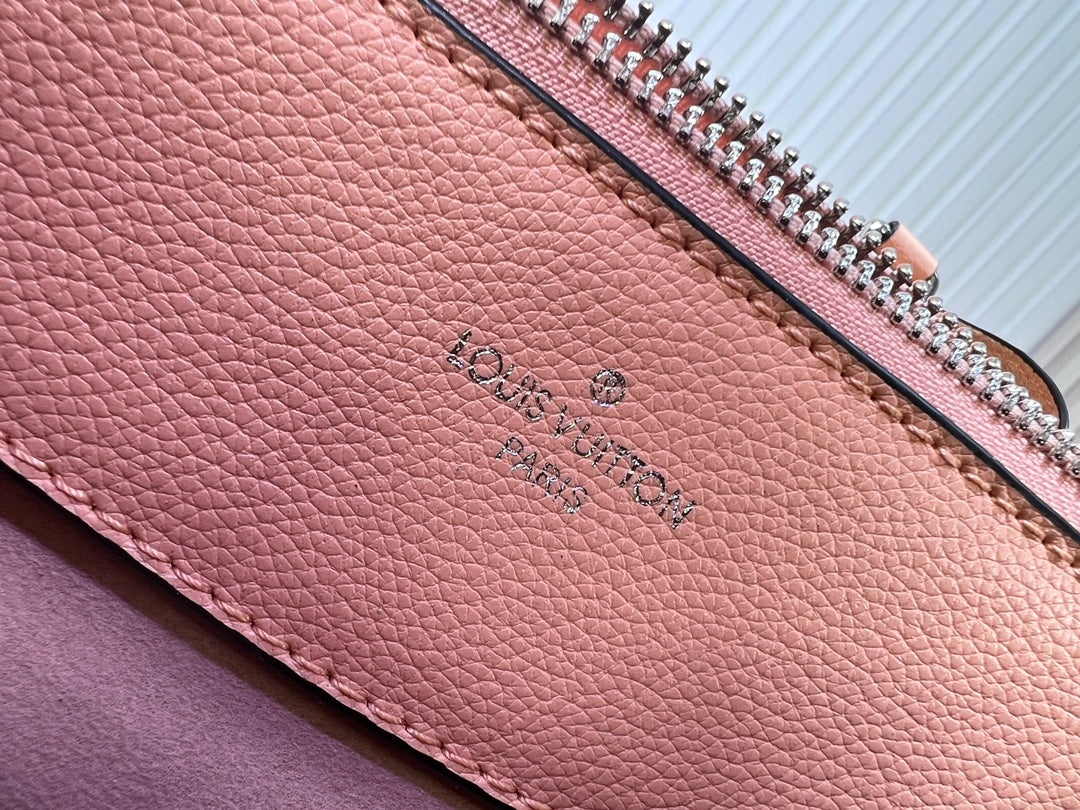 155NE39BDE Stylish leather bag