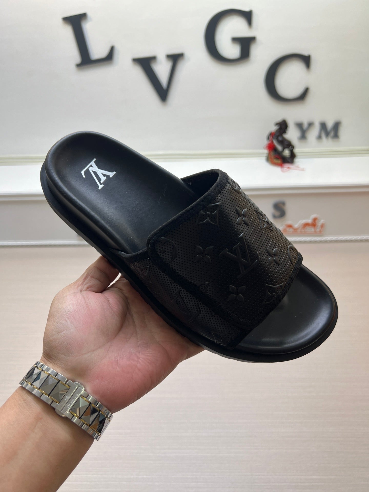 54E112ZDE Stylish slippers