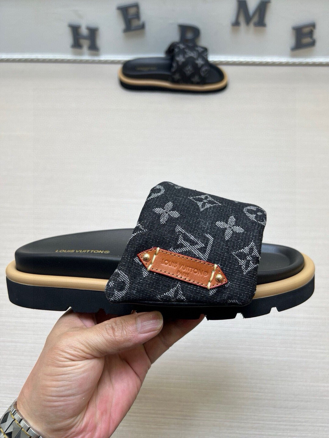5QE8ZDE Stylish Slippers